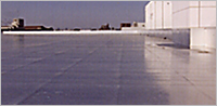 遮熱性に優れた屋根用防水シートの採用
